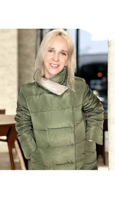 DVUPUSĖ STRIUKĖ BE KAPIŠONO -2in1 ,,ELEGANTIŠKOJI” DVUPUSĖ STRIUKĖ BE KAPIŠONO -2in1 ,,ELEGANTIŠKOJI”